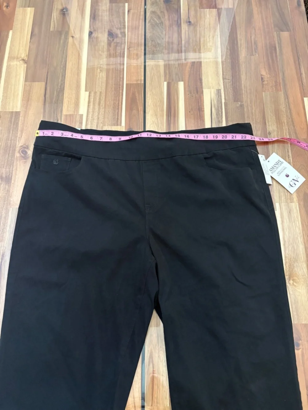 NWT Plus Size 24W Gloria Vanderbilt Black Pull Up Capri Ponte Knee Length Shorts